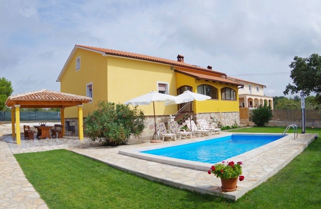 Villa Con Piscina Privada En La Aldea Juršići