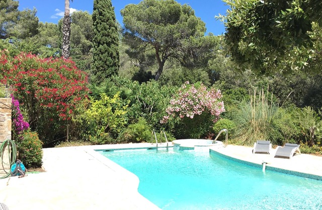 Villa con piscina, a 200 metros de la playa en el dominio privado de Gaou Bénat
