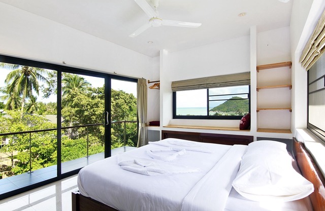 Villa con vistas al mar y piscina