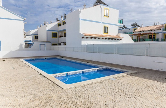 Vivienda con WIFI, piscina comunitaria a 200m de la playa by AlgarveManta (1V4)