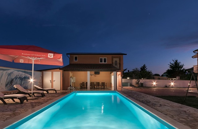 Villa Yasmin con piscina, piscina cubierta climatizada, sauna, gimnasio, gran porche
