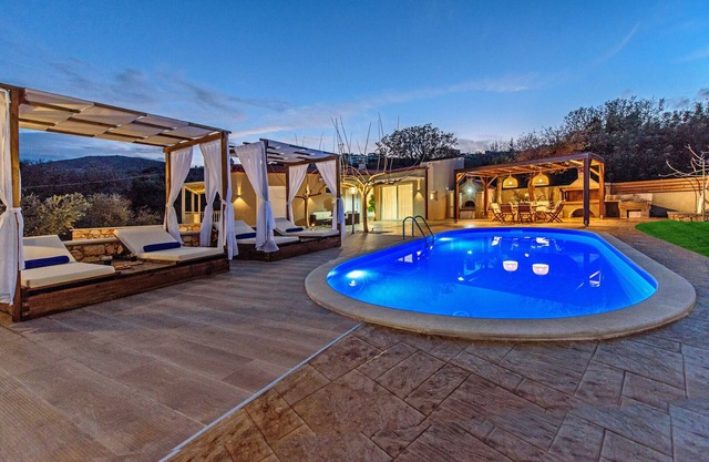 Tranquilas, fantásticas vistas, piscina privada, hermoso campo, a 5 'de Tavern & Market