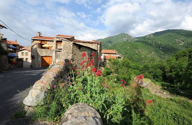 Village house with terrace and charm classified 3 stars in PY