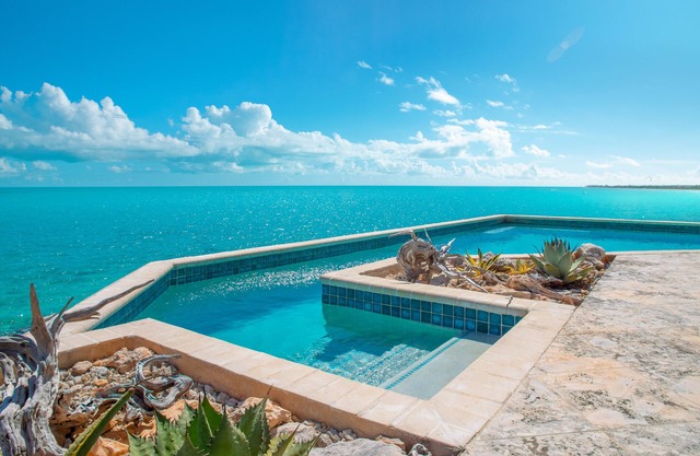 Villa Kendara ~ Casa de huéspedes frente al mar ~ Vista panorámica ~ Lujo ~ Privado ~ Cerca del centro ~ VENTA OCT