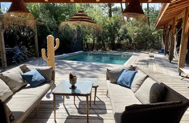 VILLAVI! a Charming wooden Villa on the heights of Piraillan