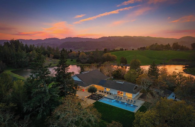 Vineyard Farmstay / Pool Hot Tub Bee Tours