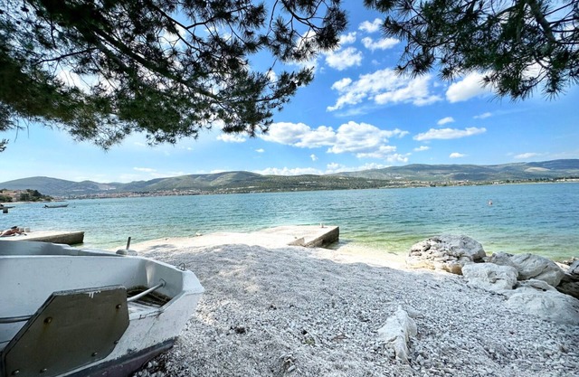 Vini - Direct by the sea and Free Parking - A2