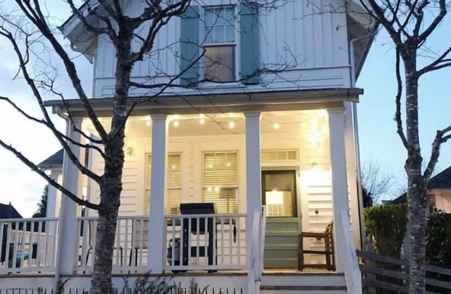 Vintage-inspired cottage in Seabrook, sleeps 7