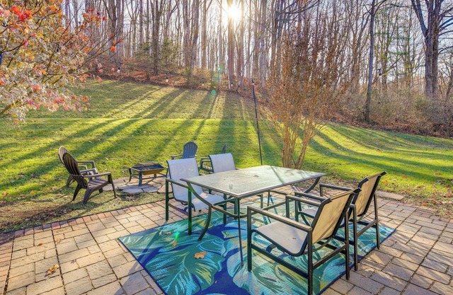 Virginia Escape w/ Patio & Fire Pit, Near Hiking!