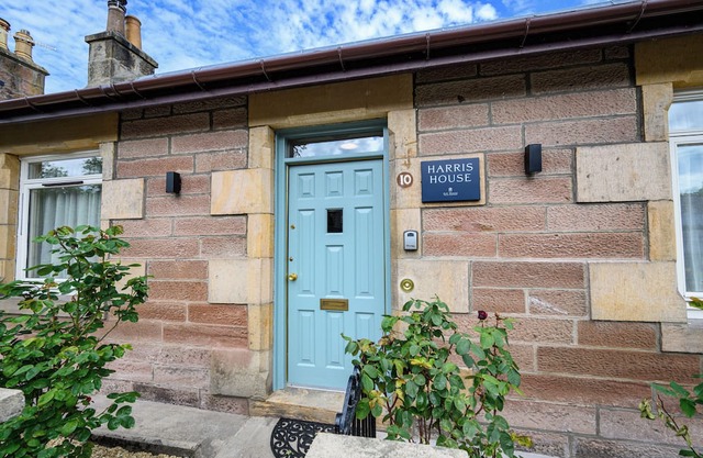 Harris House - sleeps 4 guests in 2 bedrooms