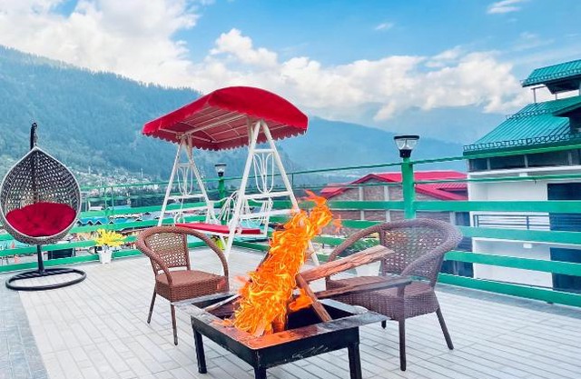 Vista Resort Near Mall Road Manali - Centrally Heated & Air Cooled