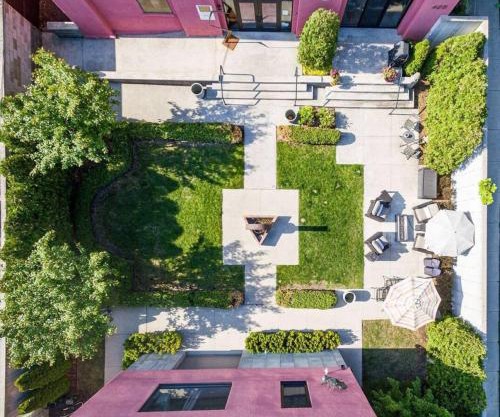 Vitalia Fantastic 1BR Studio Downtown
