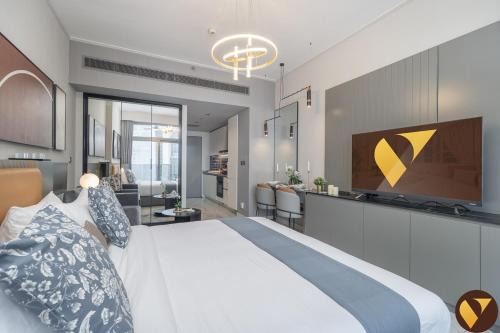VOGUE MAG318 Business Bay - Downtown Dubai - walkable to Burj Khalifa and The Dubai Mall and Pool View with balcony