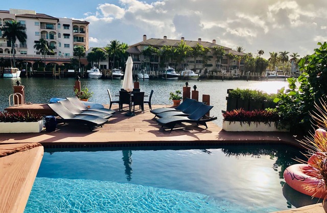 VOTADO MEJOR UBICACIÓN FORT LAUDERDALE! CAMINATA A TIENDAS, RESTAURANTES Y PLAYA.