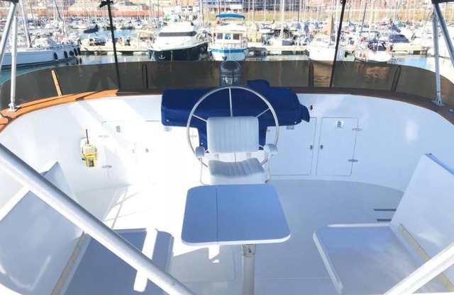 TORO BOAT, Casa flotante en villa olimpica de Barcelona