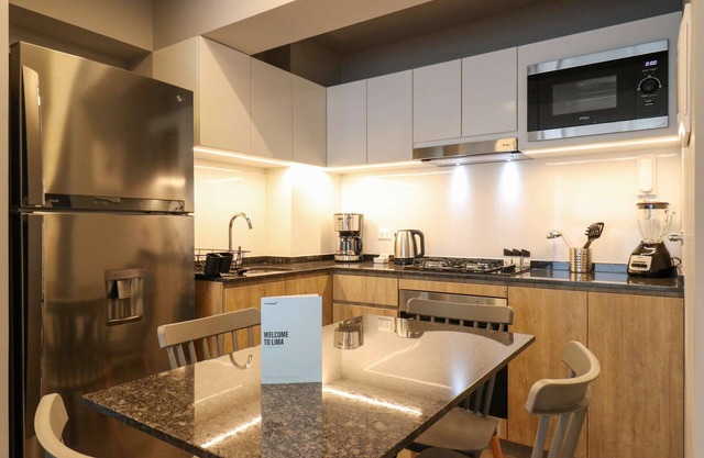 w Fabulous 2BR w Impressive Deco in San Isidro