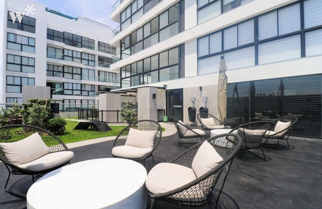 w Modern 1BR in San Isidro