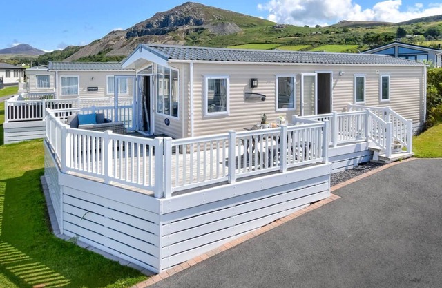 Refugio chic costero contemporáneo en una excelente ubicación en el familiar Aberafon Holiday Park en