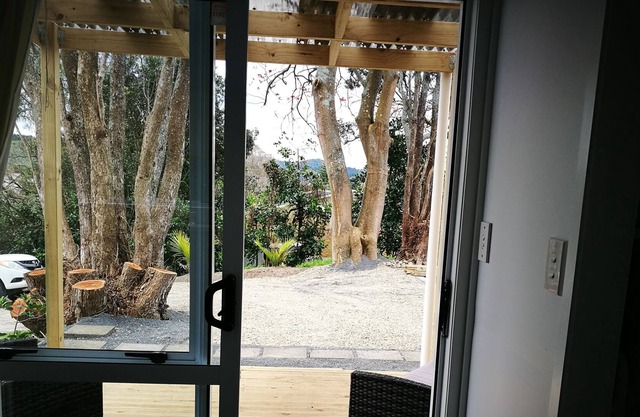 Waihi Beach Studio en un hermoso jardín nativo a 2 minutos a pie de la playa