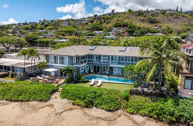 Wailupe Beach Front: Lux Oceanfront w/ Pool, Hot Tub, Beach Access & Stunning Vi