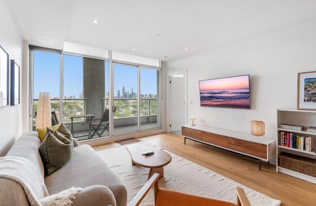 Wake Up to Views, Pool & the South Yarra Lifestyle