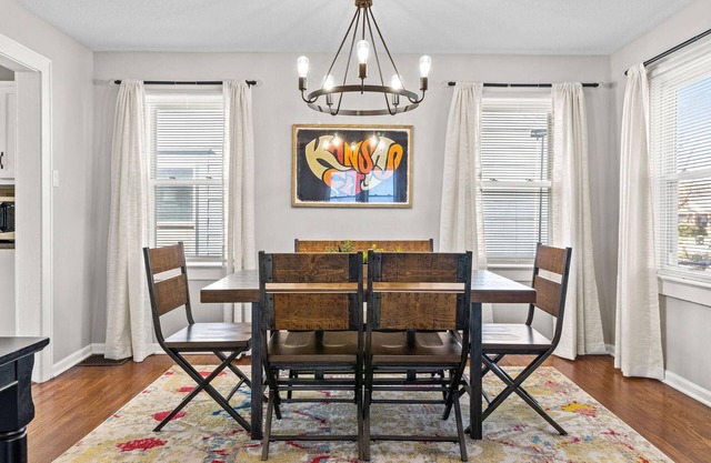 Adorable Pet Friendly Waldo Bungalow
