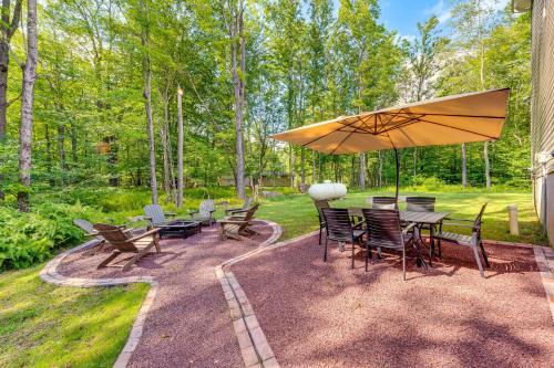 Walk to Beach Family-Friendly Arrowhead Lake Home