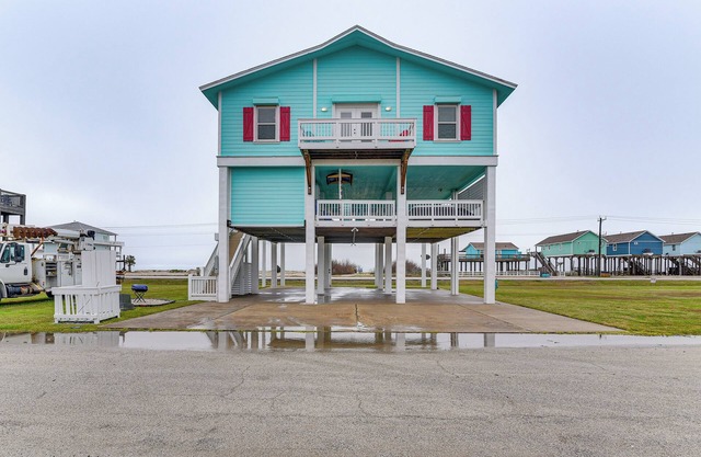 Walk to Beach: Home w/ Hot Tub & Deck in Gilchrist