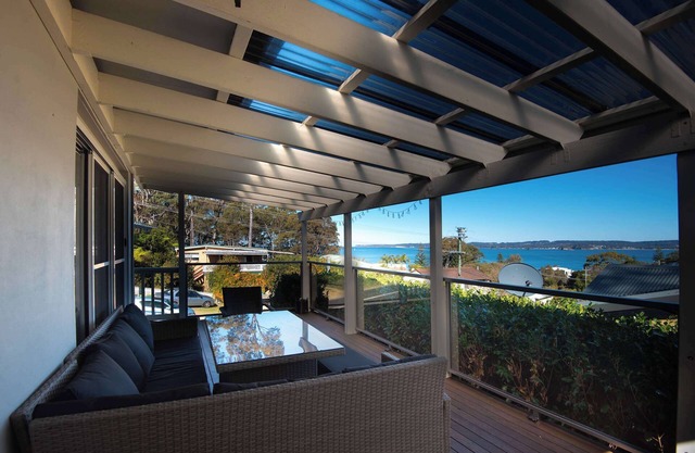 Coastal Escape - walk to beach and pet friendly