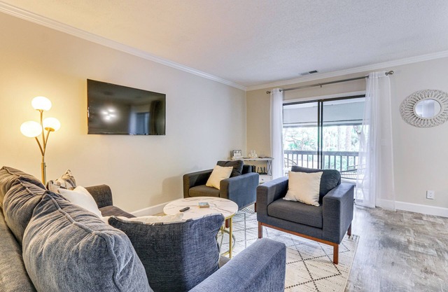 Walk to Folly Field Beach: Condo w/ Pool Access