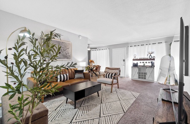 2br Prof. Designed - Walk to At&t, Globe Life and Arlington's Entertainment District!