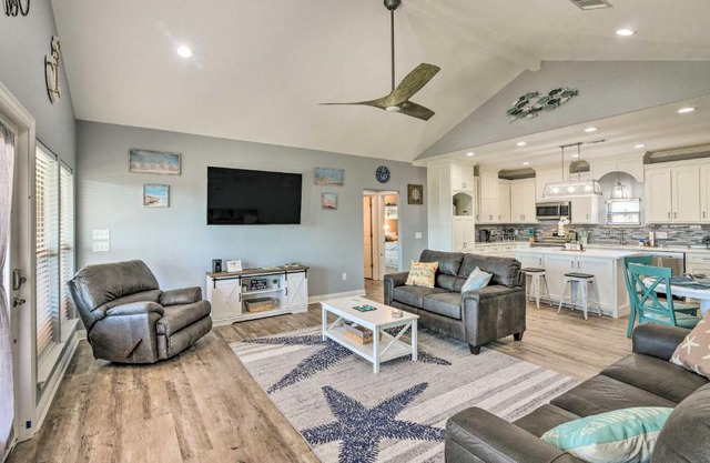 Walk to Shore Coastal Escape in Crystal Beach!