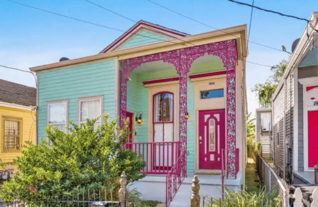 Walk to St. Charles! - Charming 2 BR Home