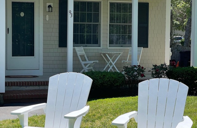 WALK TO THE BEACH LUXURY VACATION CENTRAL AIR, KG BEDS, IDEAL FOR LONG STAYS.