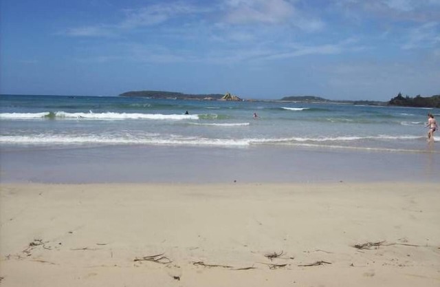 Camina hacia la playa y relájate