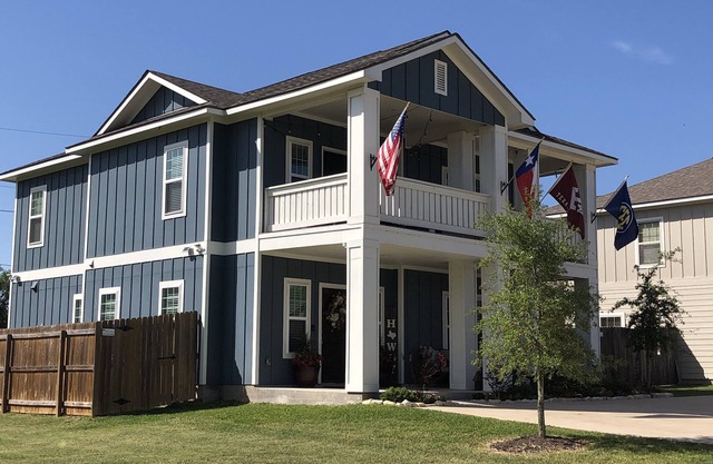 ¡NUEVO! Ubicación privilegiada - Howdy House - Your College Station Getaway,