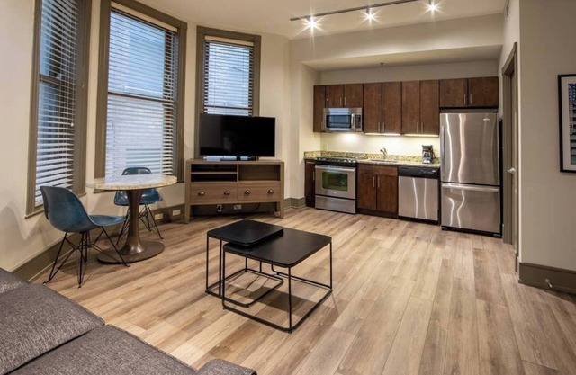 Walking distance to Superbowl! 1-BR resort w/ pool & fitness room, downtown N.O.