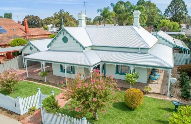 Wandew - Echuca central. 4 habitaciones, 2 baños, admite mascotas + Wifi