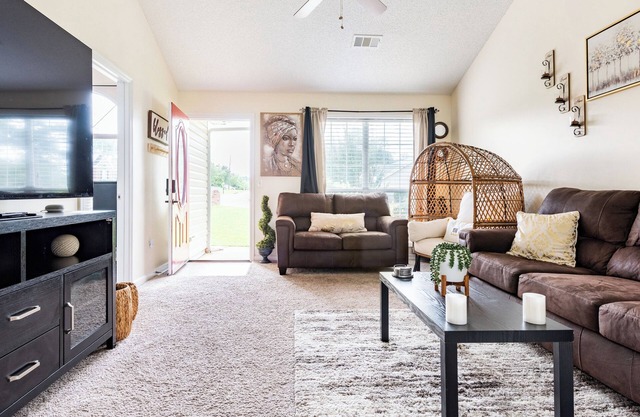 Warm and Spacious Home in Columbus w/ King bed