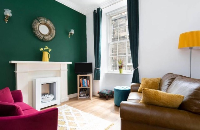 Warm & cosy 2-bedroom apartment in the heart ❤️ of Stockbridge; picturesque area
