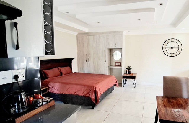 Waterfall City Guest Lodge - Executive Suite