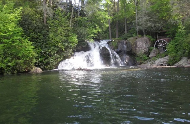 Cascada Cove en el lago Glenville, Lakefront Home, 5BR, 3Ba, Sleeps 10+
