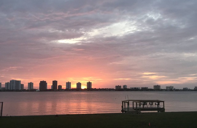 Waterfront 3BR 2BA Home 5 min to Beaches Great large Driveway WiFi Clean Safe