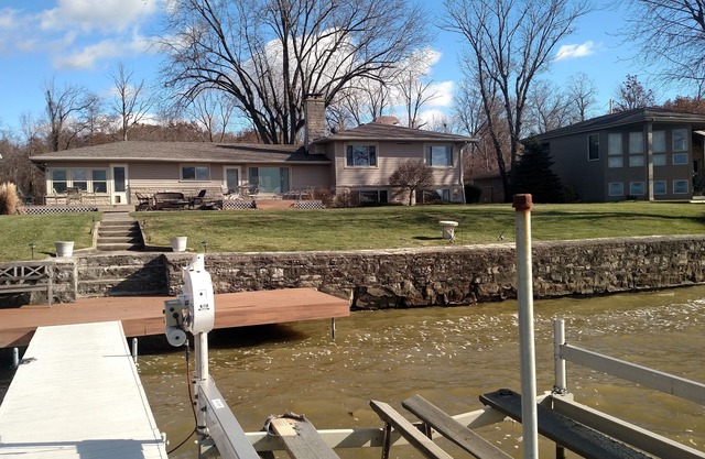 Waterfront 5 dormitorios Lakehouse con muelle privado en Indian Lake