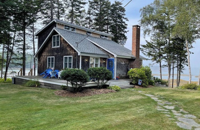 Waterfront Cottage in Maine with Breathtaking Views