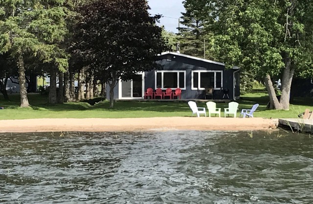 Waterfront Cottage con muelle en Les Chenaux Islands, Cedarville MI