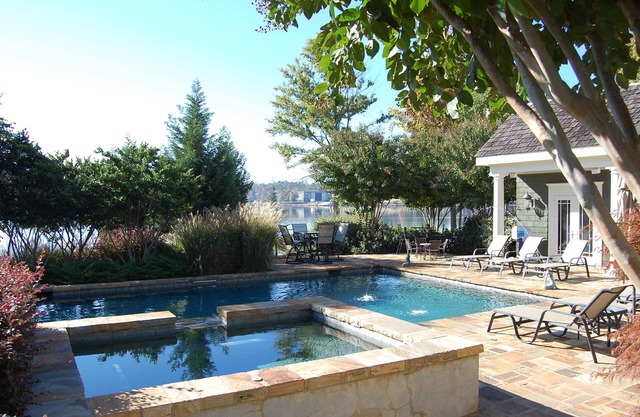 Waterfront Home en Lake Oconee con piscina, spa y muelle privado
