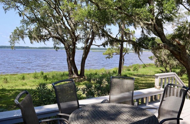 5% Off Spring Discount! Waterfront Home, Pets OK, Kayaks, Sunsets, Secluded Private Beach