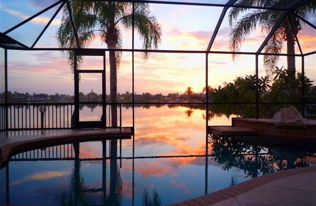 Piscina infinita en casa frente al lago, PowerBoat, muelle privado, para 8 personas