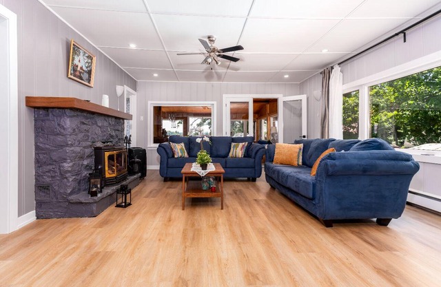 Waterfront Lake Muskoka cottage one thousand and one night